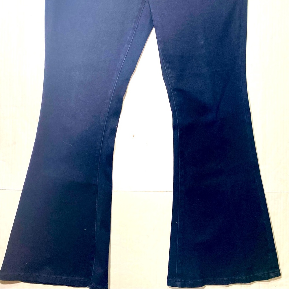Melissa McCArthy Seven7 Dark Wash Micro Flare 70’s Inspired Jeans Size 16 W - Picture 4 of 16